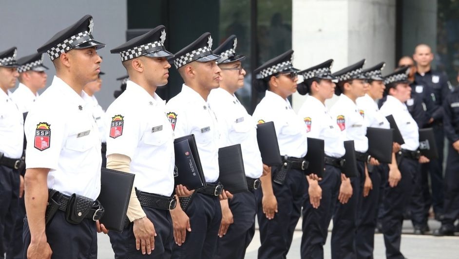 Policías de San Pedro se arman con lenguaje de señas para entender a la raza sordomuda